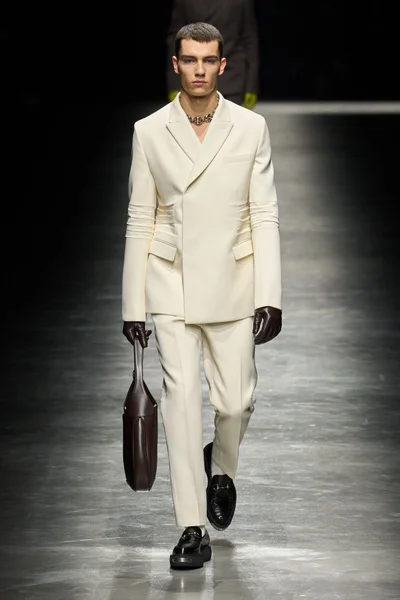 Look 3